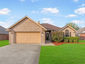 Building Photo - 102 Revere St