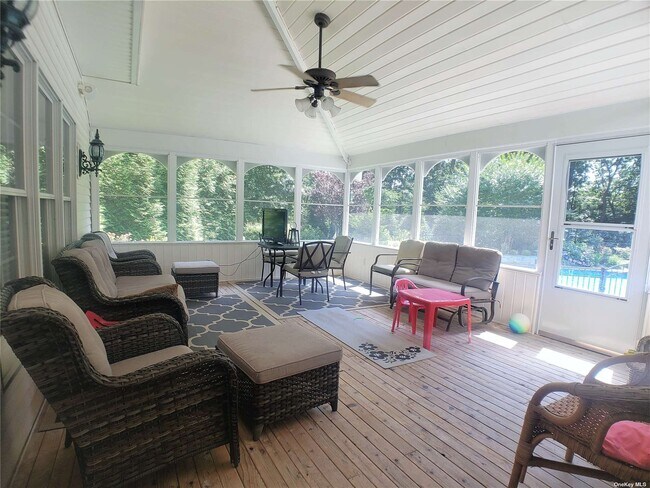 Foto del edificio - 10 Milemore Dr