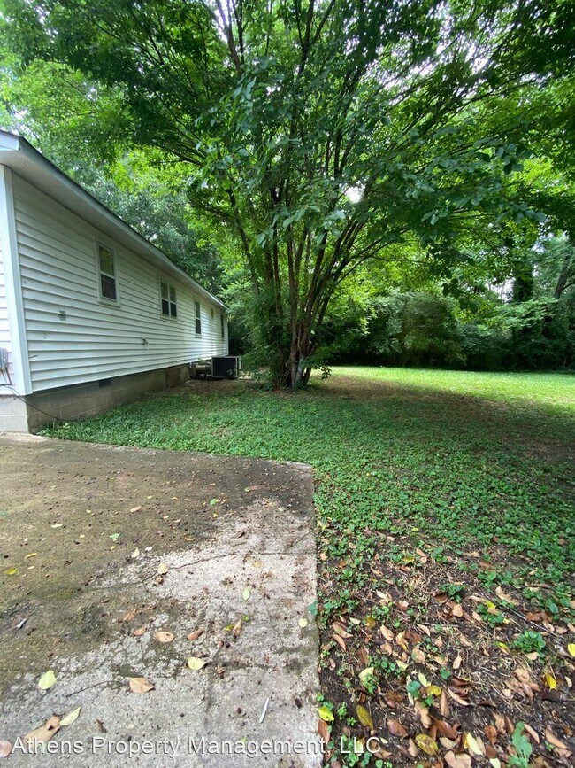 Foto del edificio - 3 br, 1.5 bath House - 108 Cooper Rd