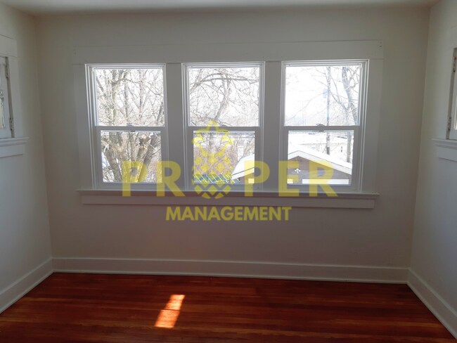 Building Photo - Recently renovated 3 bedroom 1.5 bathroom