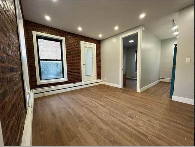 Building Photo - 220 Roebling St