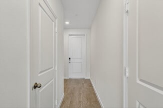 Building Photo - 483 Salisbury Cir