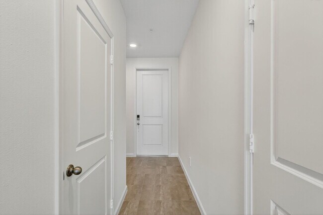 Building Photo - 483 Salisbury Cir