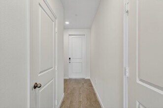 Building Photo - 483 Salisbury Cir