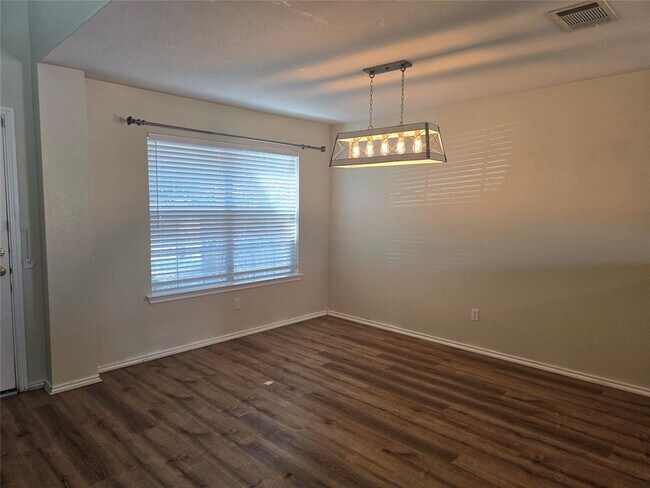 Building Photo - 333 Outfitter Dr
