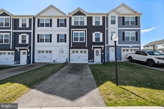 Building Photo - 82 Heritage Ct