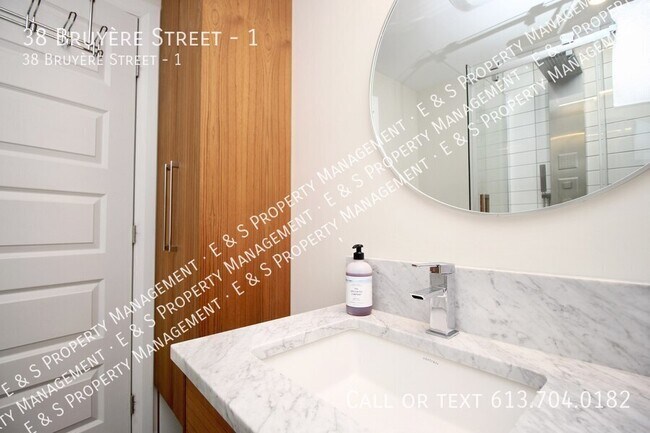 Building Photo - 38 Bruyère St