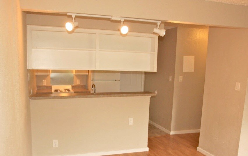 Building Photo - 2504 Manor Rd