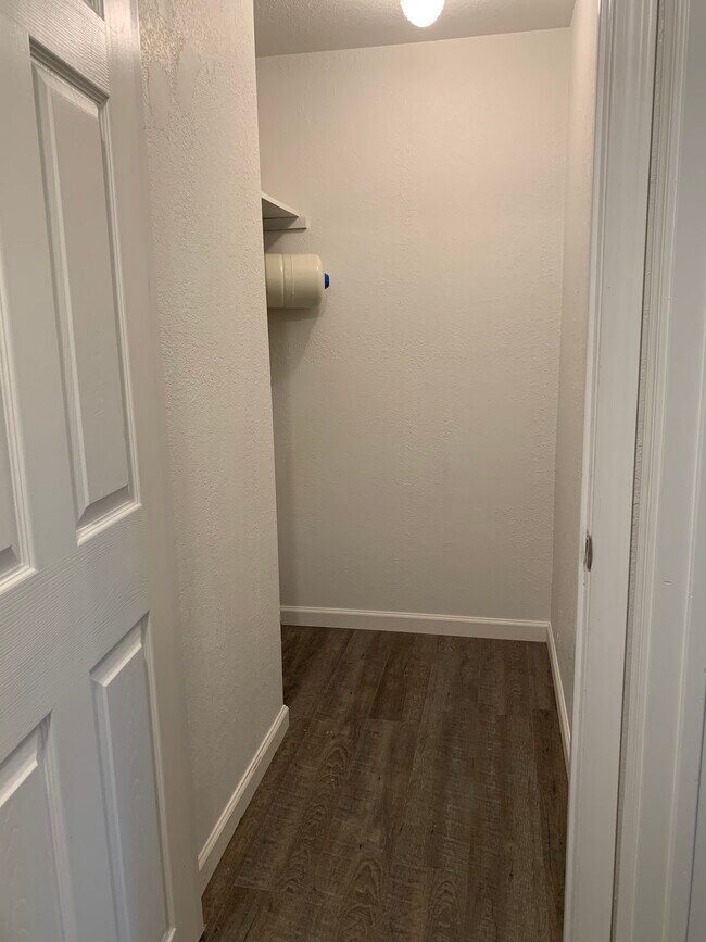 Utility room for storage - 12626 Ne 118th St, Apt 3