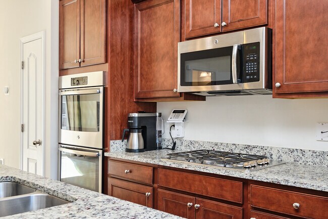 Foto del edificio - 3705 Roosevelt Pl NE