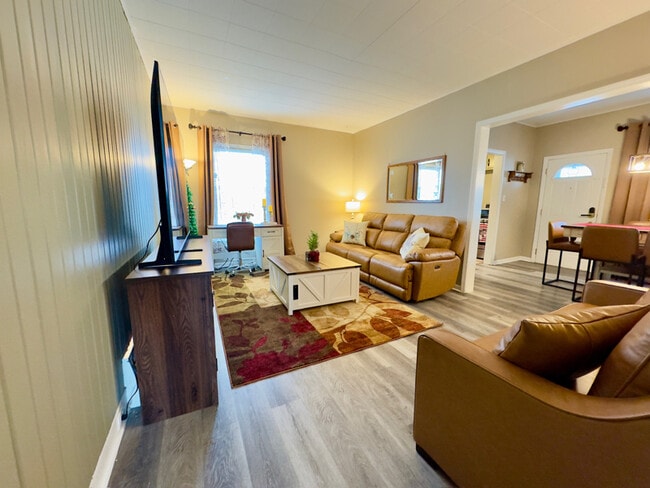 Foto del edificio - 922 W Broadway St