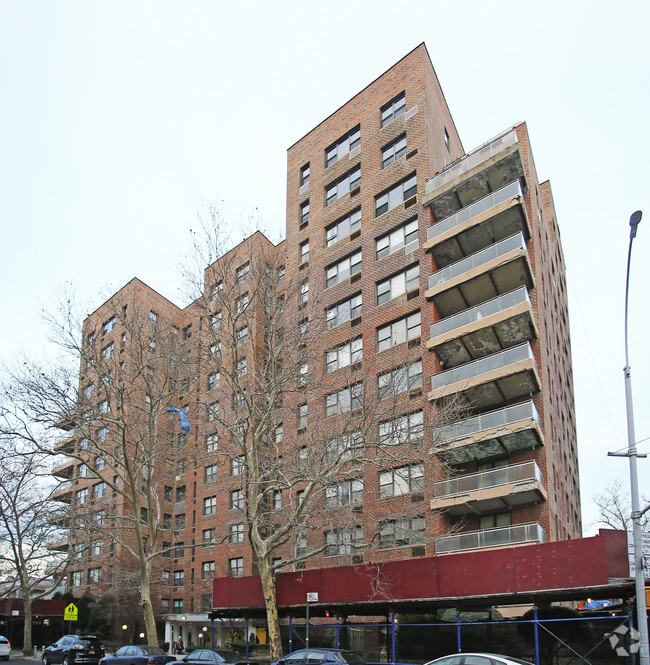 Building Photo - 303 Beverley Road