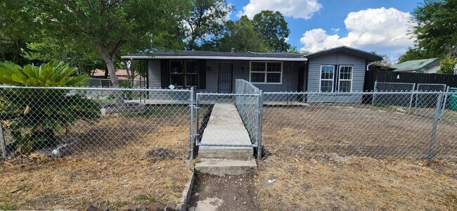 Foto del edificio - 971 Chalmers Ave