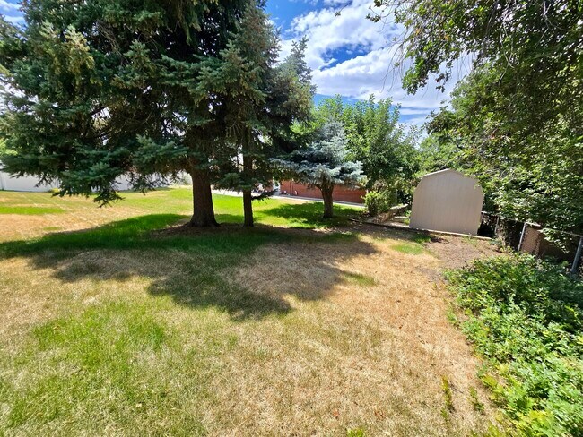 Building Photo - 1833 S Jeri Dr