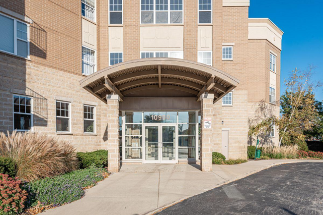 Building Photo - 10900 W Bluemound Rd
