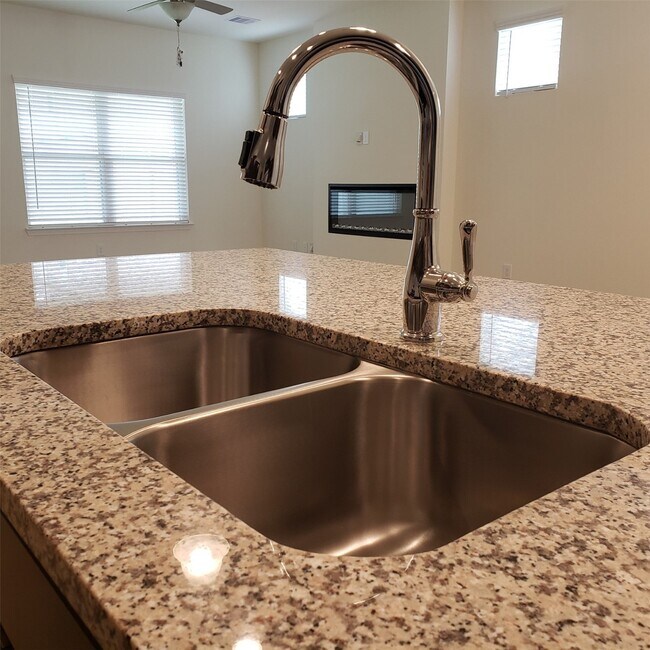 Foto del edificio - 4226 Freeboard Ln