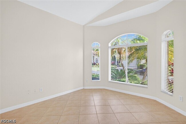 Foto del edificio - 8369 Sumner Ave