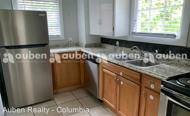 Building Photo - 2 br, 1 bath House - 827 B Silver Street