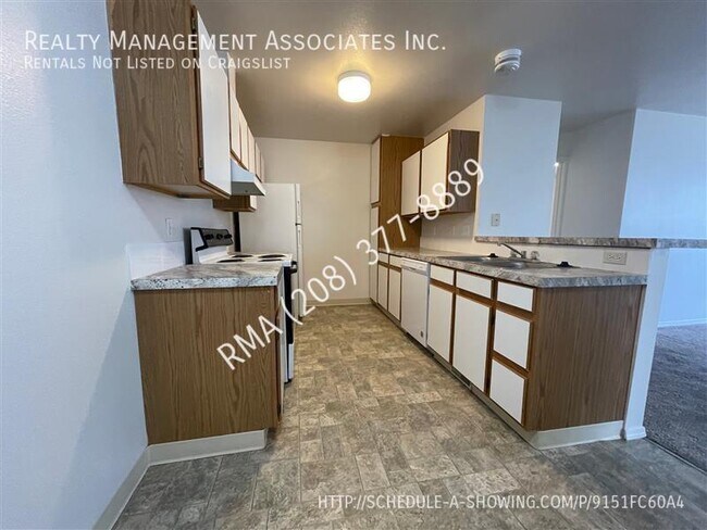 Building Photo - Spacious Apartment in Boise!