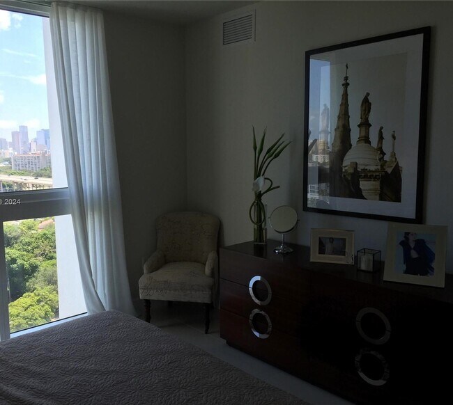 Foto del edificio - 1871 NW South River Dr