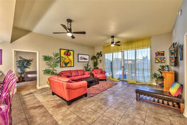 Building Photo - 150 S Las Vegas Blvd
