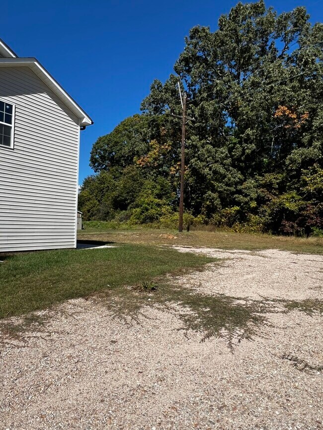 Building Photo - 513 E Mills Dr