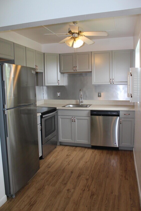 64 Norwich C, West Palm Beach, FL 33417 Condo for Rent in West Palm