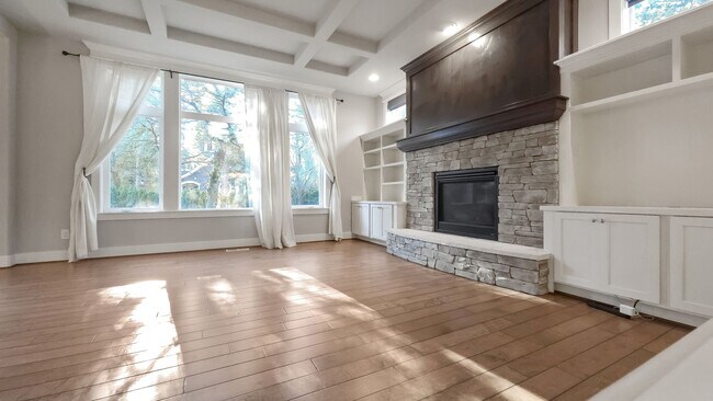 Foto del edificio - Stylish 4 Bedroom Layout with Office and Bonus Room