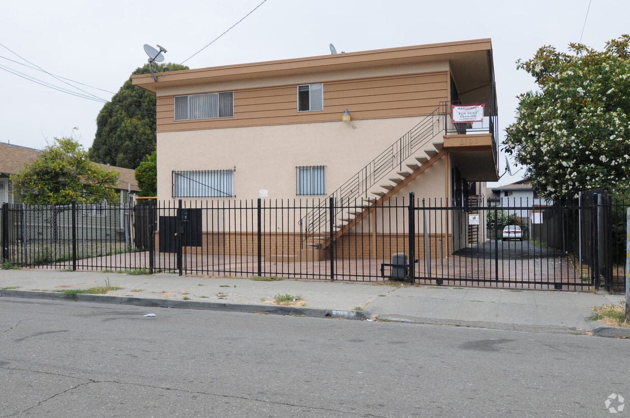 Building Photo - 6100 Hayes St