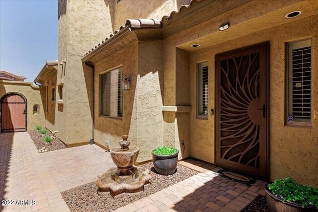 Building Photo - 4 bedroom /3 bath Golf Course Home!