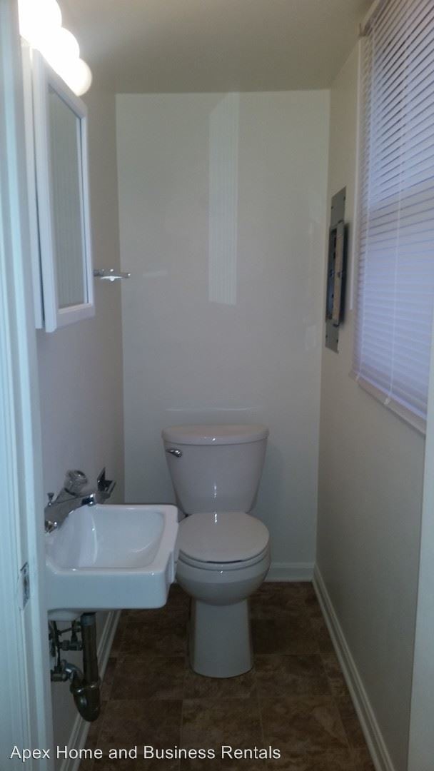 Building Photo - 209 Surrey Ct