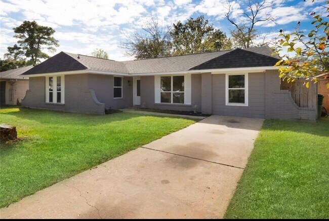Foto del edificio - 9807 Jaywood St