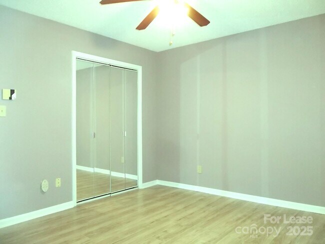 Foto del edificio - 1337 Level Creek Ln