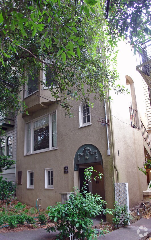 Building Photo - 37-37A 39 Priest St