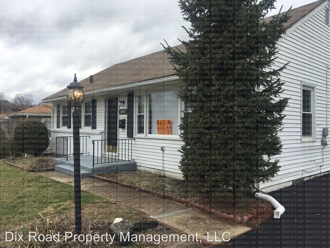 Building Photo - 3 br, 1 bath House - 600 Valleyview Drive,