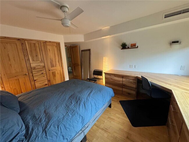 Foto del edificio - 210 W Grant St