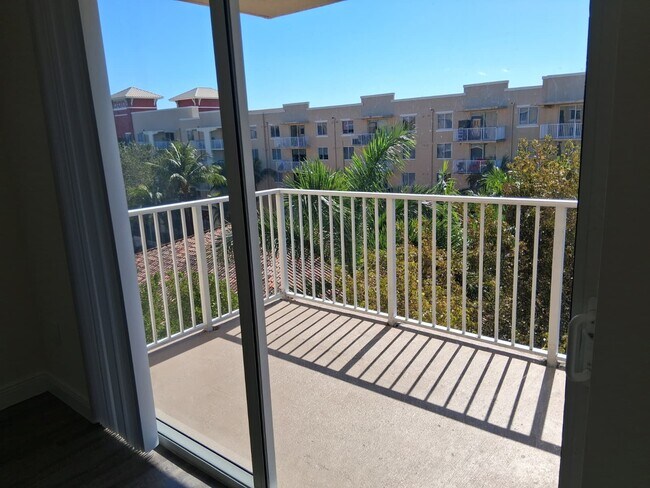 Foto del edificio - 18255 NW 68th Ave