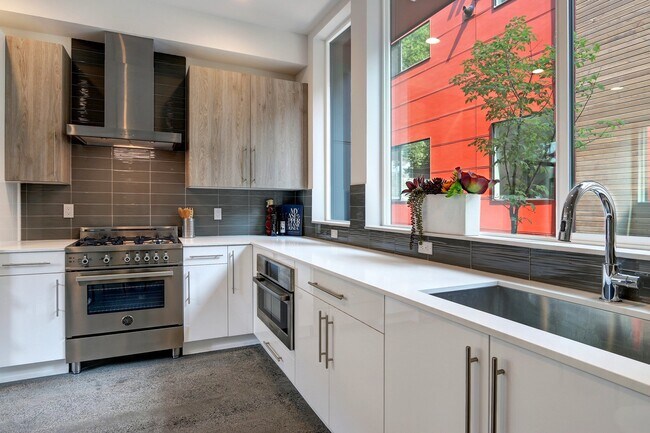 Foto del edificio - Beautiful 3 Bedroom 2 Bath Home in the Hea...