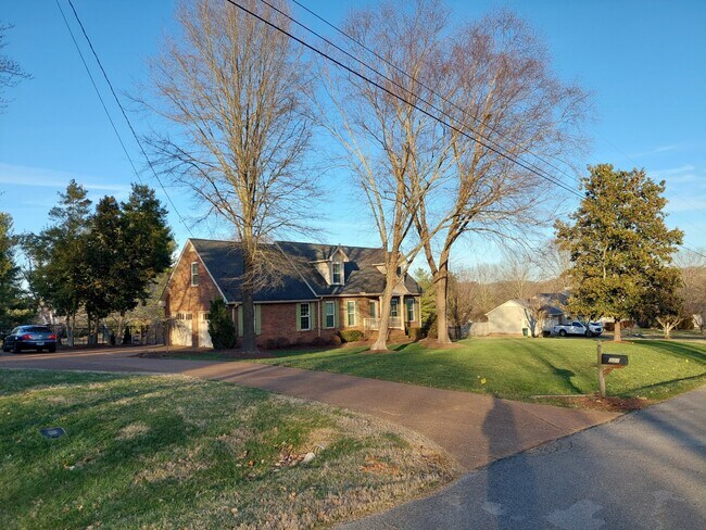 Building Photo - 907 Bedford Pl