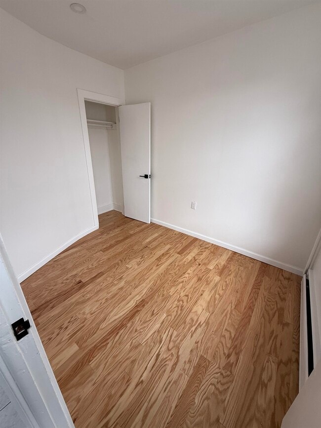 Foto del edificio - 106 Sherman Ave