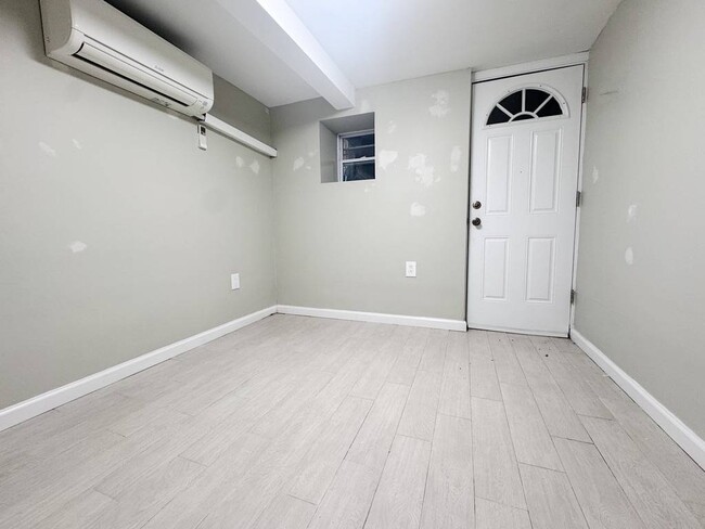 Building Photo - 10916 Woodley Ave