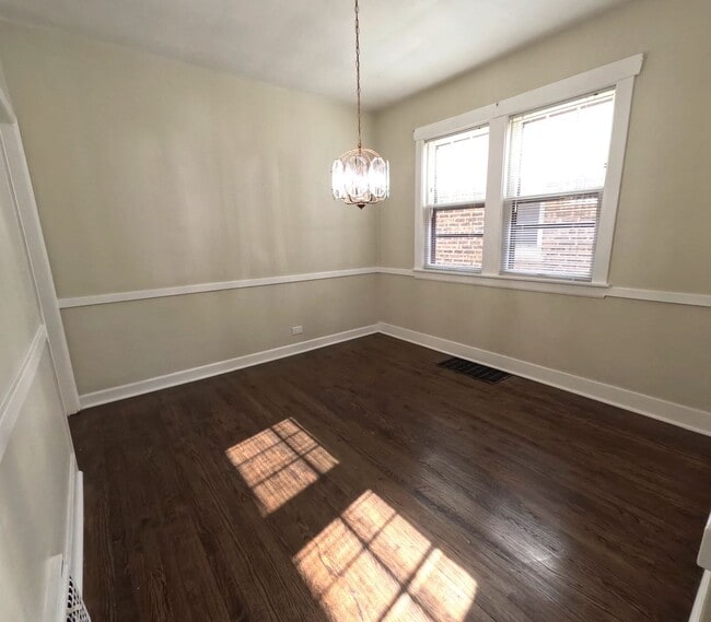 Building Photo - Beautiful Home Lowell Ave.