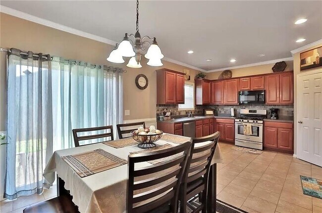 Foto del edificio - 5025 Sherwood Way