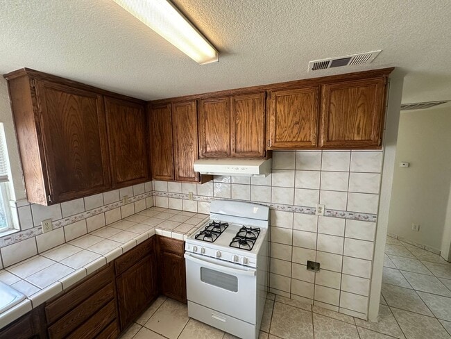 Building Photo - 3 bedroom 2 bath home for rent