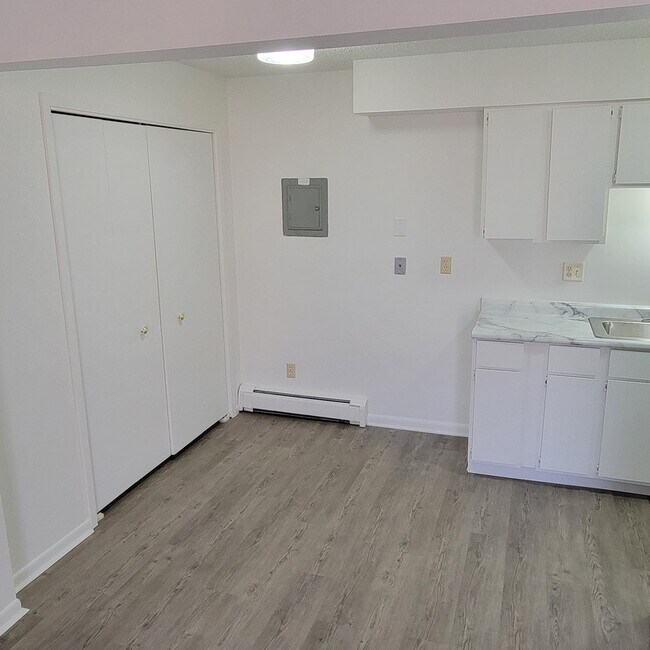Building Photo - 4210 Knob Hill Dr