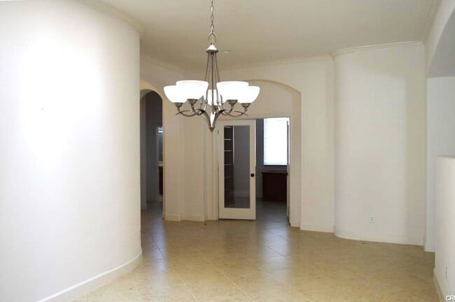 Building Photo - 24098 Boulder Oaks Dr