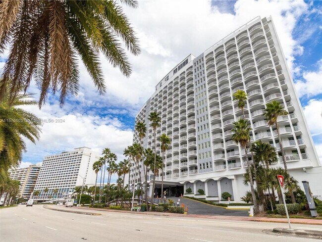 Foto del edificio - 5401 Collins Ave