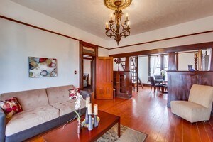 Sala de estar espaciosa - 845 20th St