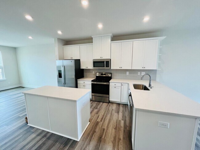 Building Photo - 3635 S Tryon St