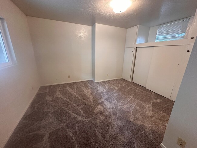 Building Photo - 1 Bedroom, 1 Bathroom Apartment